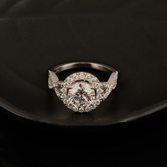18k White Gold With Labgrown Diamond Ring.